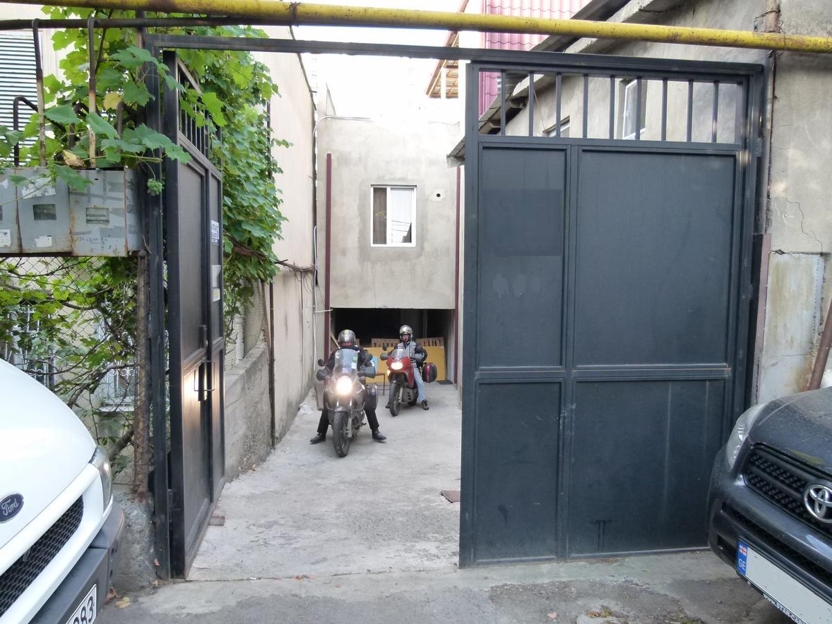 Why Me Eco-Friendly Hostel Tbilisi Bagian luar foto