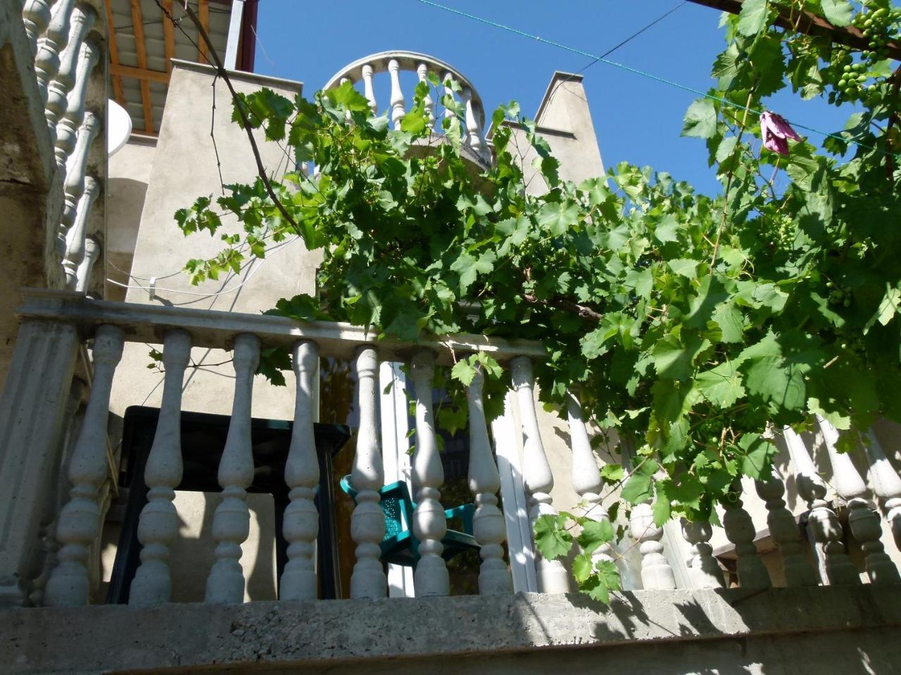 Why Me Eco-Friendly Hostel Tbilisi Bagian luar foto